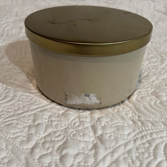 Le Chandelle Vanilla Bean Blossom three wick candle, new - Picture 6 of 8